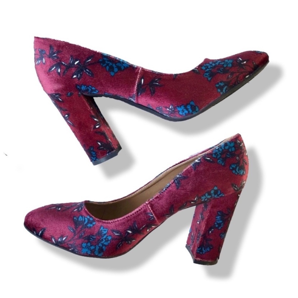 Libby Edelman 7 Jessica Velvet Floral Pumps Chunky